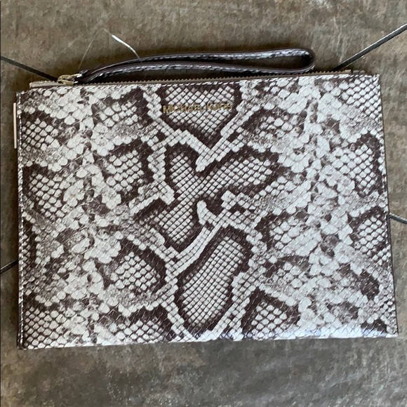 MICHAEL KORS JET SET TRAVEL XL ZIP CLUTCH WRISTLET - Picture 2 of 16